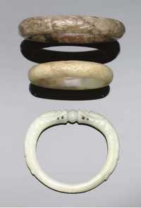 Ming dynasty and later A mottled jade bangle